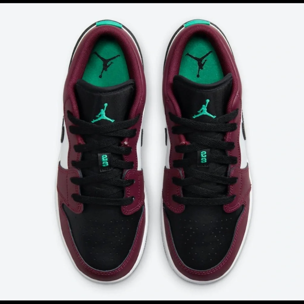 Jordan 1 Low Dark Beetroot Roma Green DM0589-635